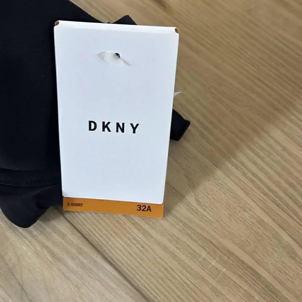 DKNY Litewear Spacer T-Shirt Bra DK4001, size 32A, NWT, Black